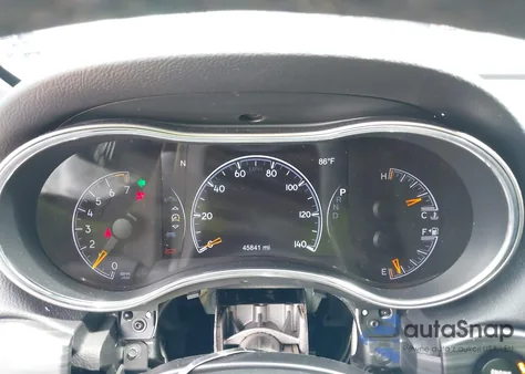 2019 Jeep Grand Cherokee Laredo E 4X2 z USA, uszkodzony, nr VIN 1C4RJEAG2KC621481